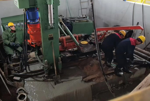 LM系列反井鉆機 LM系列反井鉆機