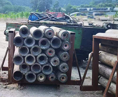 天井鉆機的回轉驅動結構設計 天井鉆機的回轉驅動結構設計